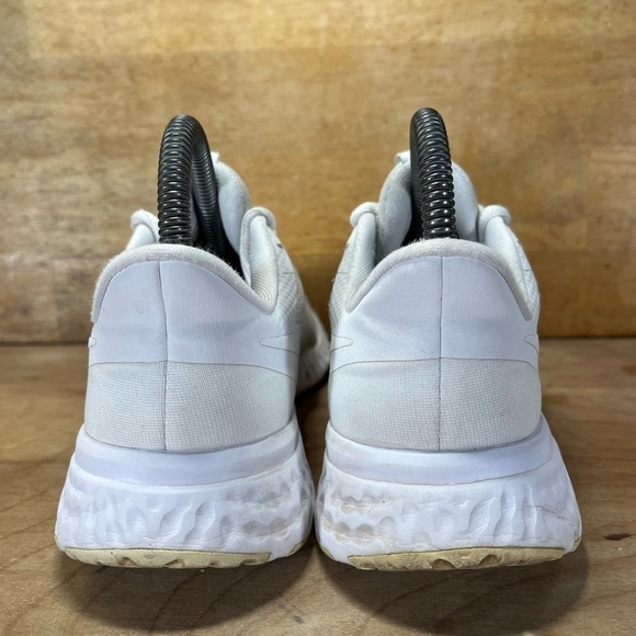 Nike Revolution 5 REFLECTIVE Womens SZ 7 Running Shoes Sneakers White BQ3207-104 - Picture 4 of 8